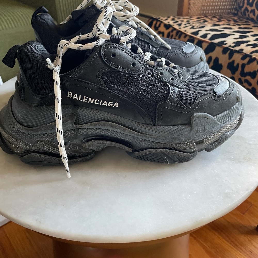 Balenciaga triple s clear sole